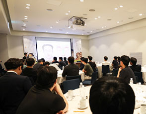 3Dオーダーメイドインプラント鼻整形 学術フォーラム講演風景